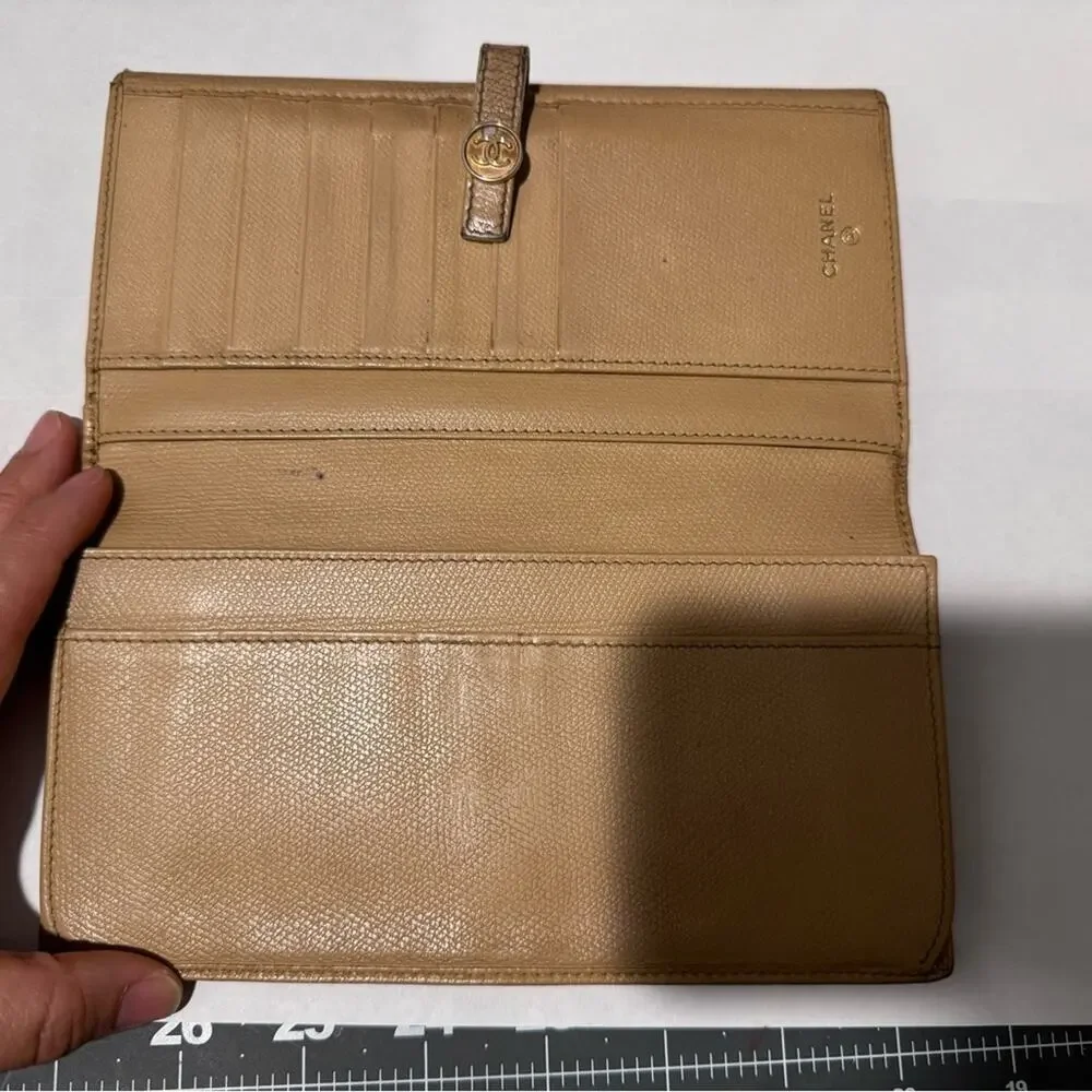 Chanel Vintage Beige‎ Leather Wallet Clutch Authentic CC Logo Snap Closure